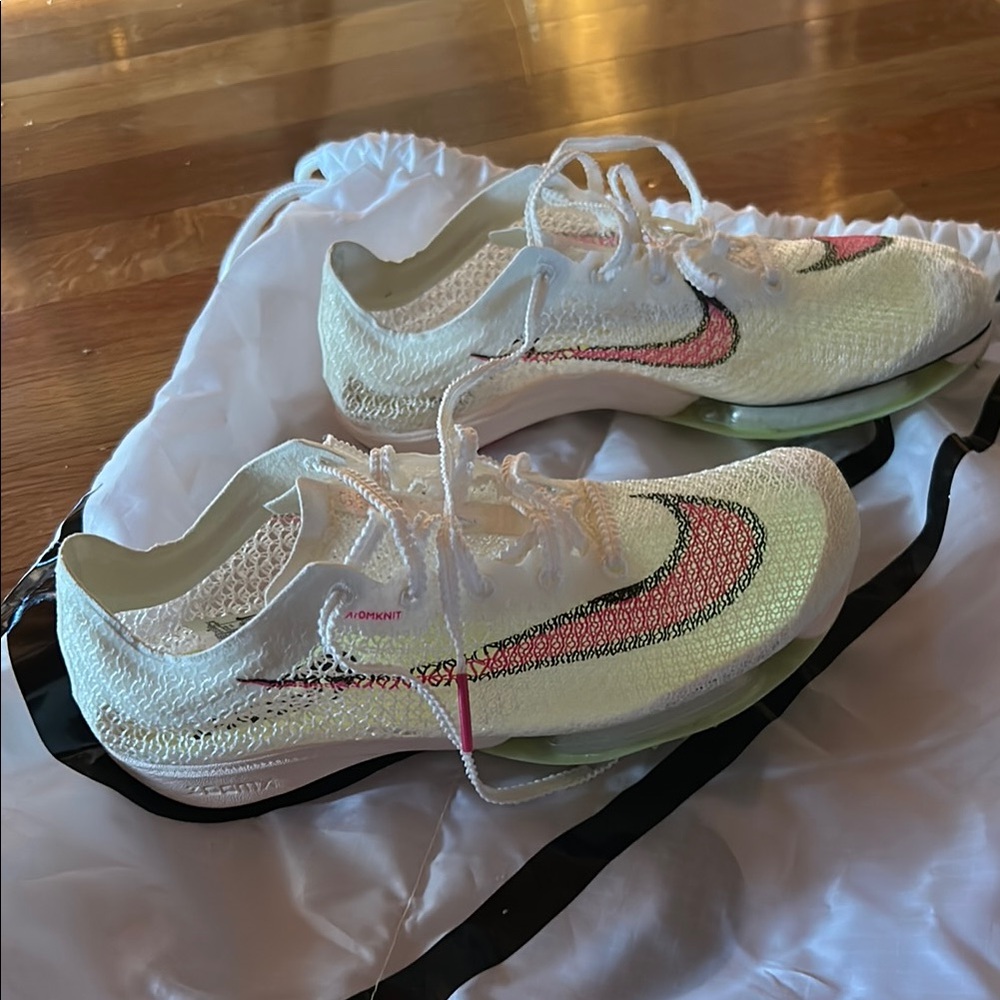 NEW! Air zoom victory track spikes.